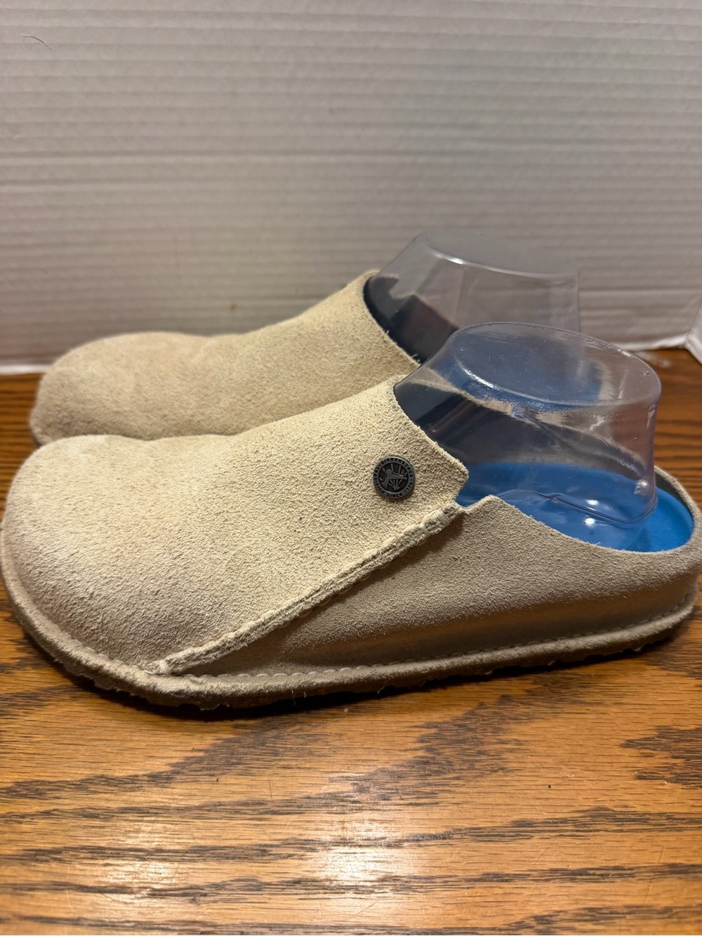 Birkenstock men’s Suede Slip-On Clogs in Cream size 40 US7/7.5